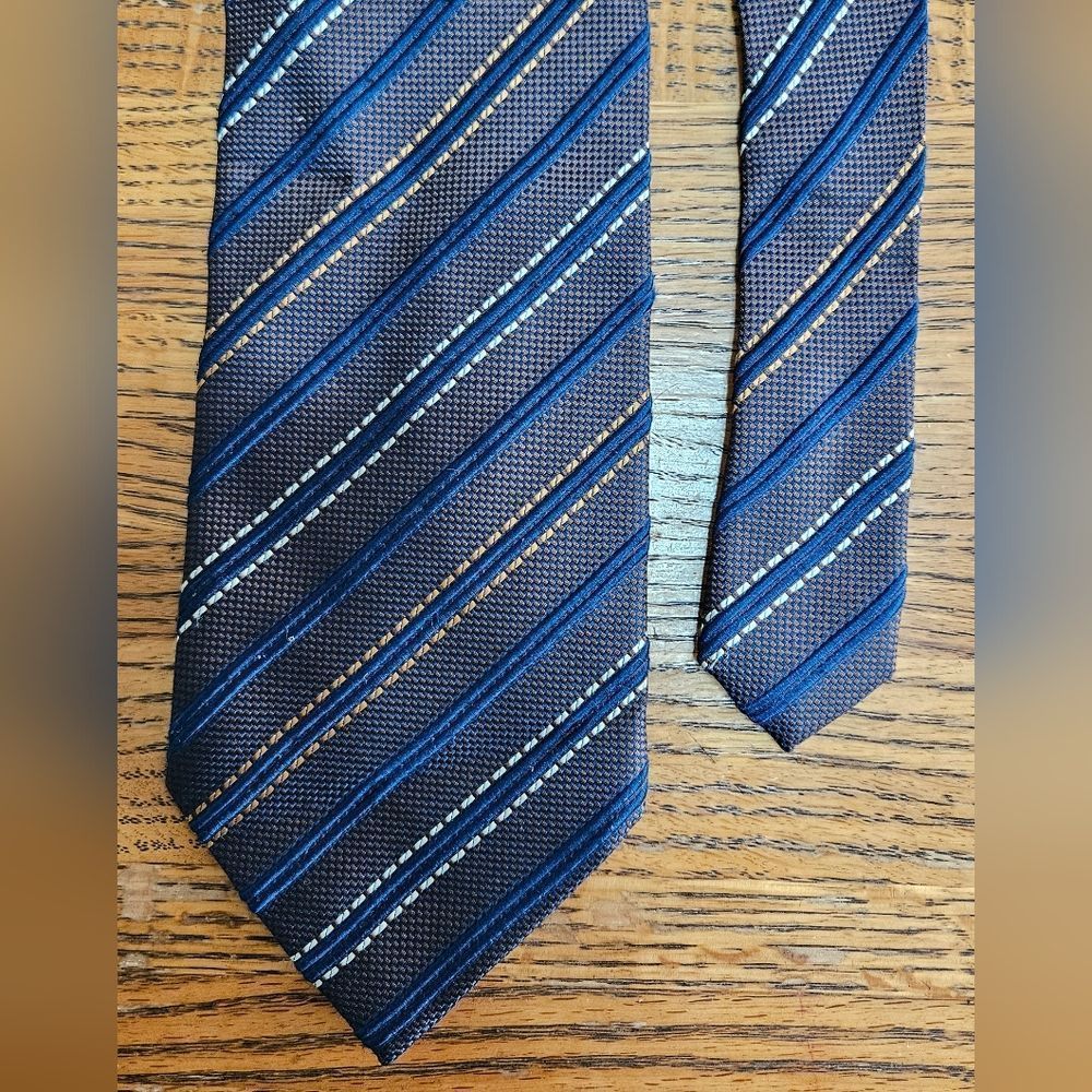 Daniel Gray 100% Silk Textured Tie